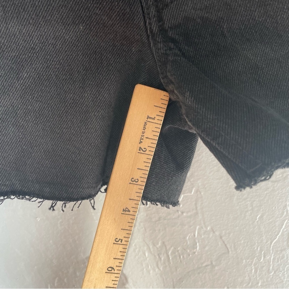 PacSun NWT 90’s Girlfriend Black Raven Denim Jean Shorts Frayed Hem Waist 26” - Picture 7 of 8